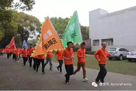 华东事业部卢泽华资深总监带领全员进行晨跑